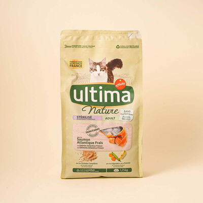 Pienso para gatos adultos esterilizados con salmón Nature Ultima 1,25kg 