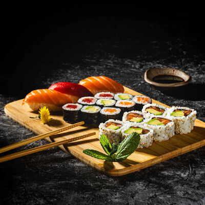 Sushi variado caja 19 Ametller Origen by Hideki - 16uds. 