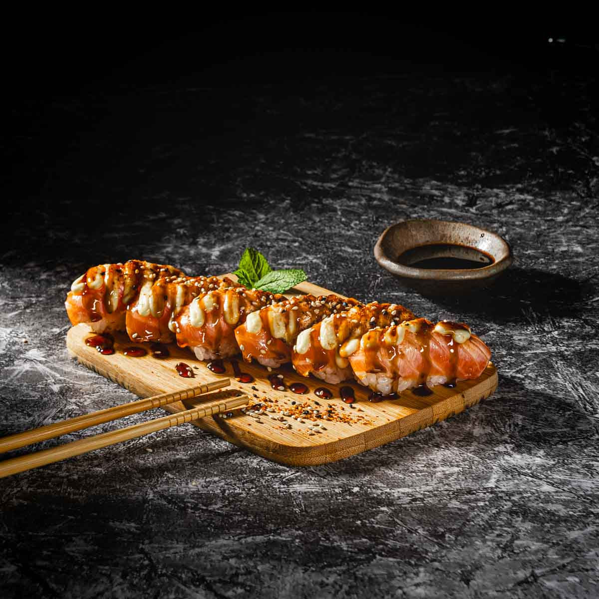 Nigiri de salmó flamejat Ametller Origen by Hideku - 6u.